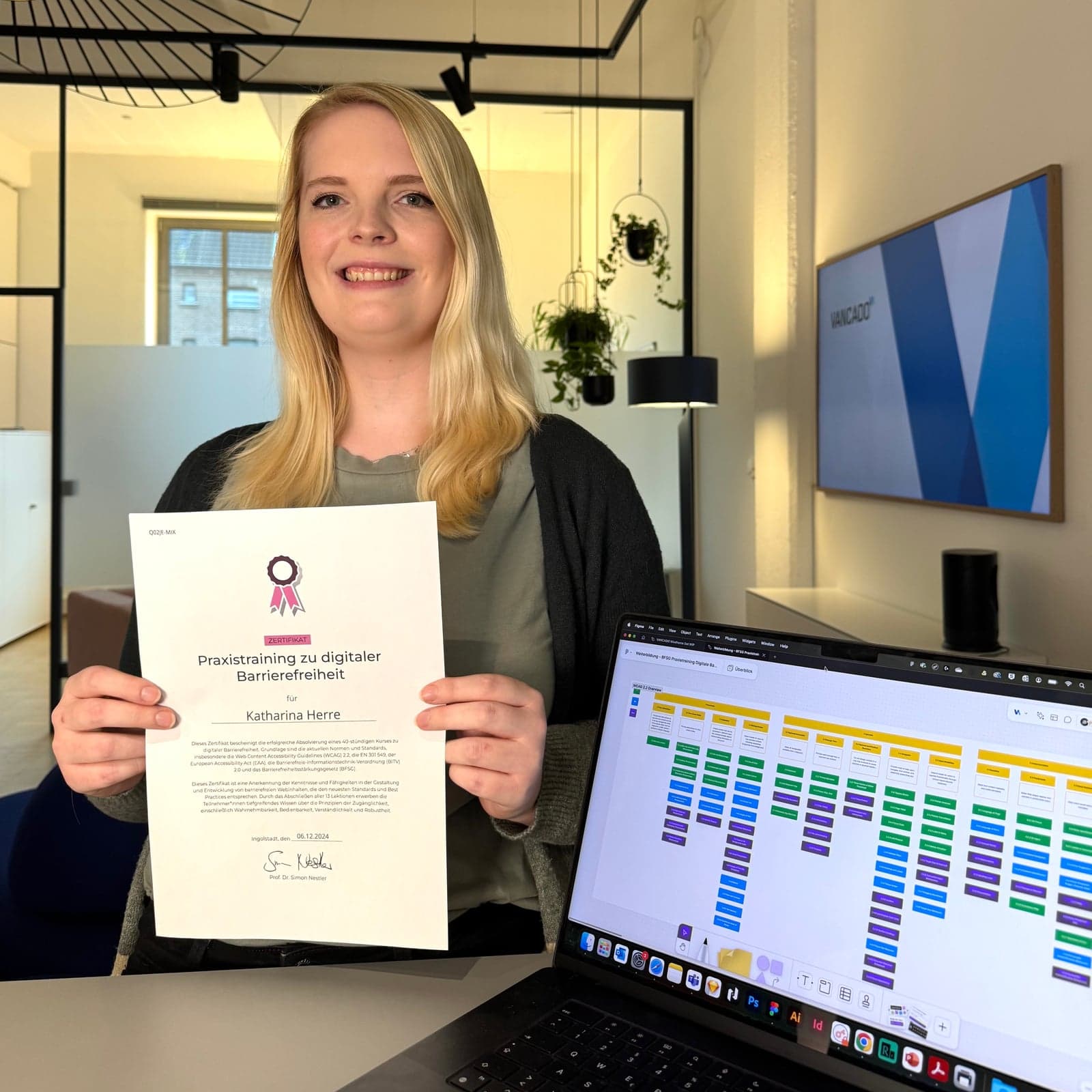 VANCADO-Kollegin mit Zertifikat zu digitaler Barrierefreiheit